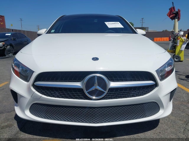W1K3G4EB5NJ327222 Mercedes-Benz m260
