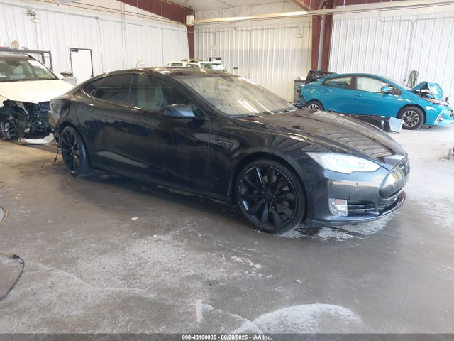 2015 TESLA MODEL S 5YJSA1S26FF090484 Photo 0