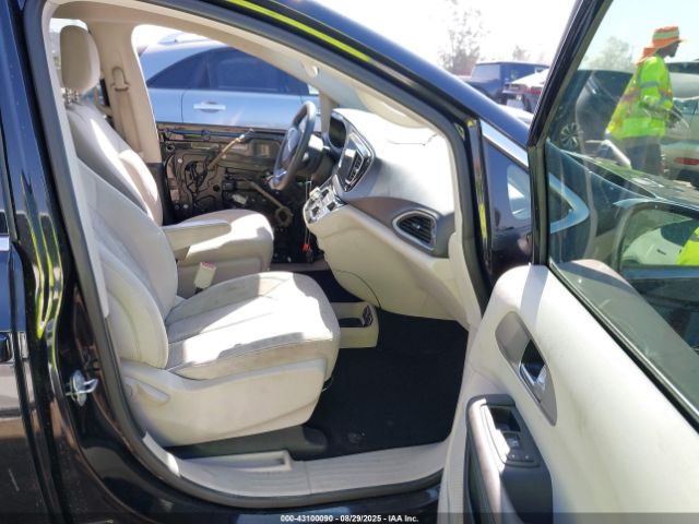 2018 CHRYSLER PACIFICA HYBRID 2C4RC1H74JR183562 Photo 4