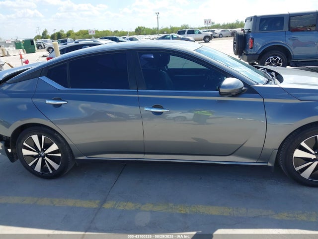 Nissan 2021 2021 1N4BL4DV0MN304652 Image 13