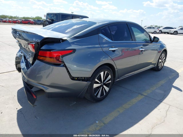 Nissan 2021 2021 1N4BL4DV0MN304652 Image 4