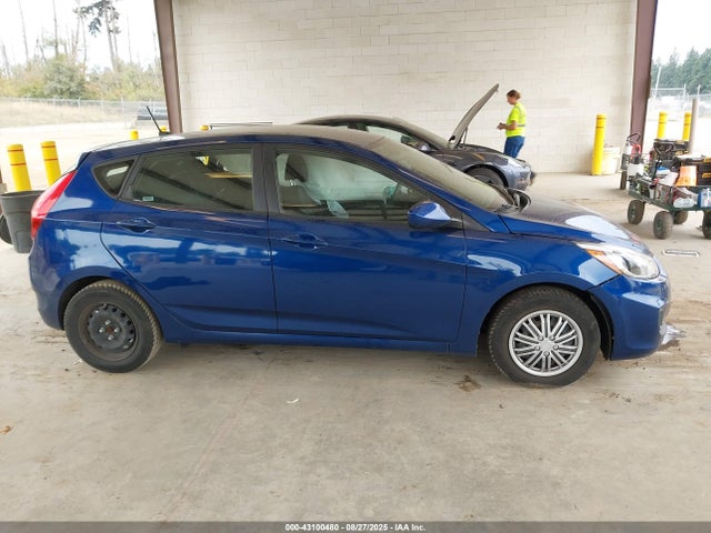KMHCT5AE1HU335246 Hyundai Accent