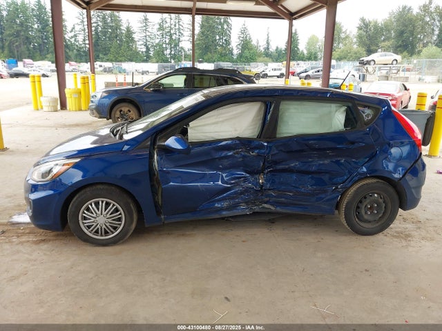 KMHCT5AE1HU335246 Hyundai Accent