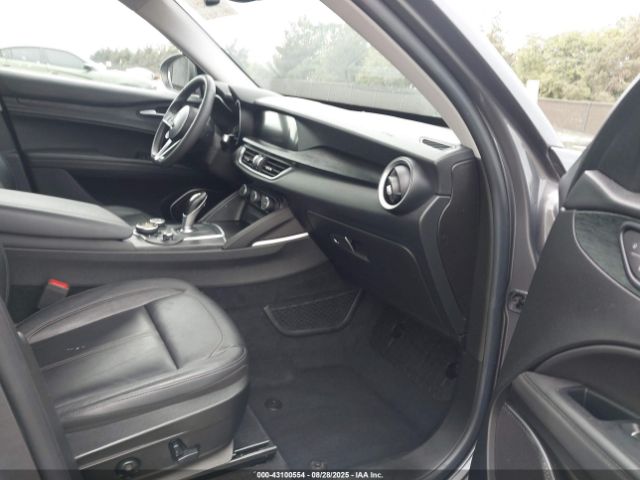 2018 ALFA ROMEO STELVIO ZASFAKAN8J7B80566 Photo 4