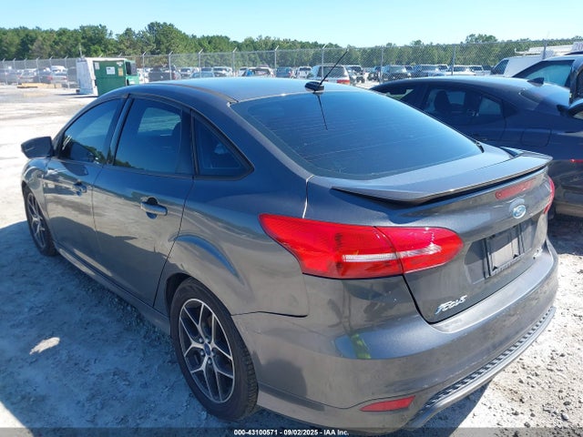 Ford Focus 2015 1FADP3F28FL215680 Image 3