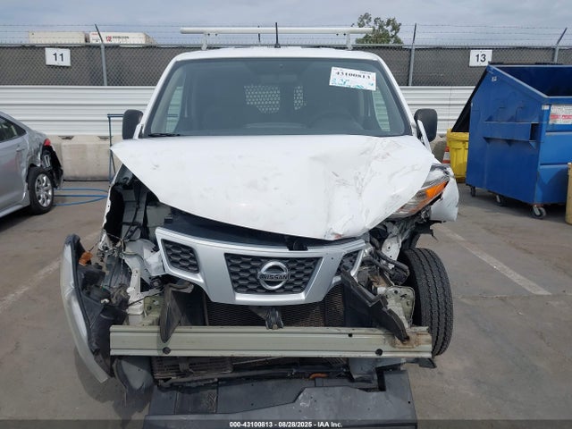 3N6CM0KN6GK699919 Nissan 2016