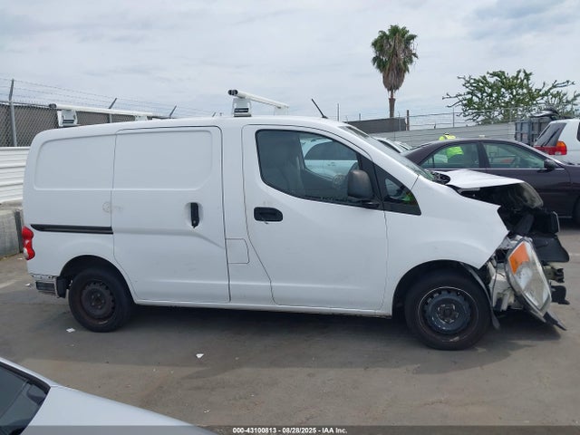 3N6CM0KN6GK699919 Nissan 2016