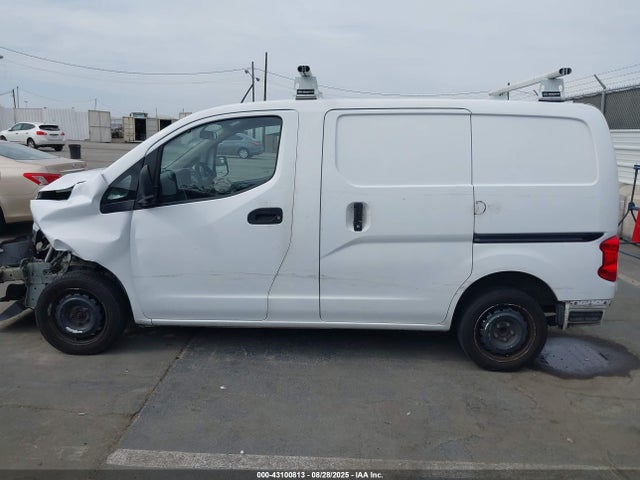 3N6CM0KN6GK699919 Nissan 2016