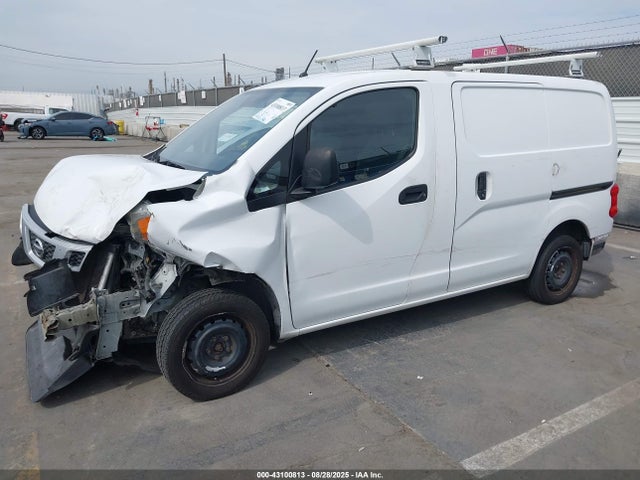 3N6CM0KN6GK699919 Nissan 2016