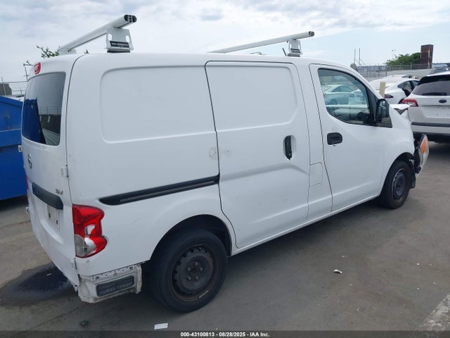 3N6CM0KN6GK699919 Nissan 2016