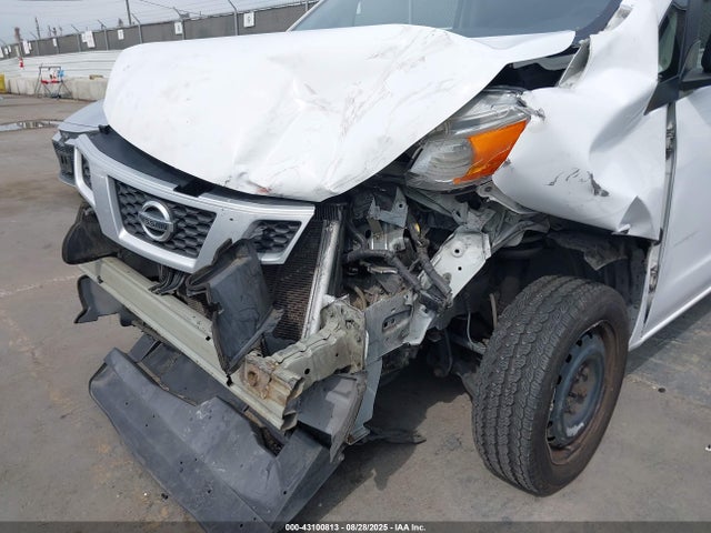3N6CM0KN6GK699919 Nissan 2016