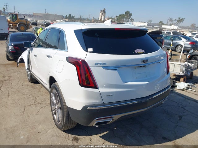 2022 CADILLAC XT5 1GYKNDRS3NZ110642 Photo 2