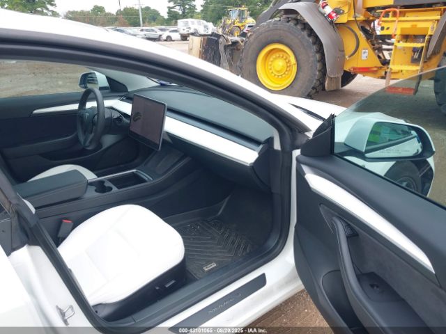 2021 TESLA MODEL 3 5YJ3E1EB3MF993080 Photo 4