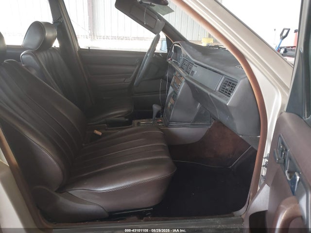 1988 Mercedes-benz 190 E 2.3 მანქანა იყიდება აუქციონზე, vin: WDBDA28D6JF409683, აუქციონის ნომერი: 43101108