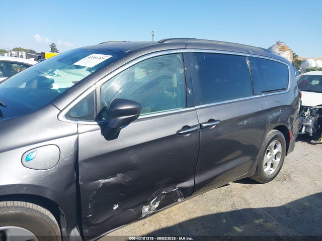 Chrysler 2018 2018 2C4RC1H76JR124996 Image 14