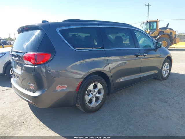 Chrysler 2018 2018 2C4RC1H76JR124996 Image 4