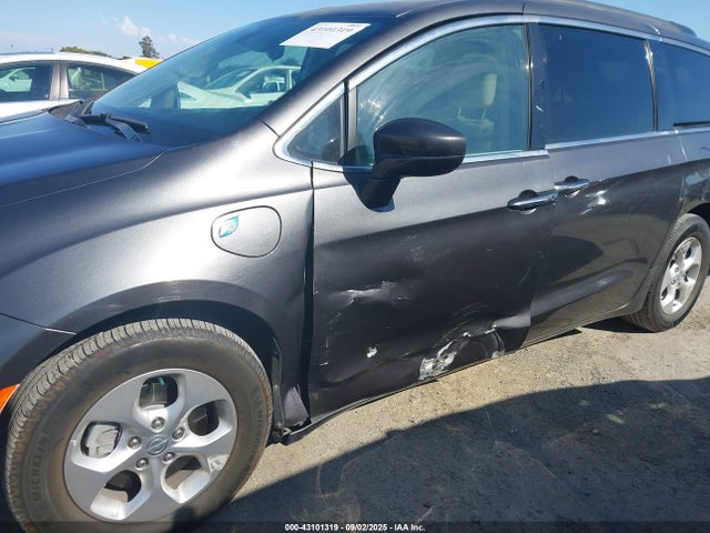 Chrysler 2018 2018 2C4RC1H76JR124996 Image 6