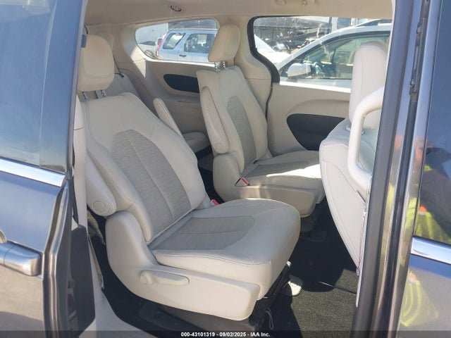 Chrysler 2018 2018 2C4RC1H76JR124996 Image 8