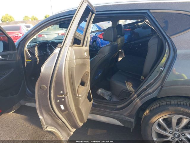 2018 HYUNDAI TUCSON KM8J33A42JU605335 Photo 7