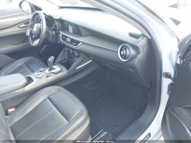 2021 ALFA ROMEO STELVIO ZASPAKBNXM7D15294 Photo 4