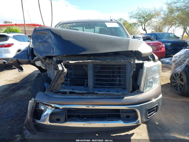 1N6AA1EK2HN530676 Nissan 2017