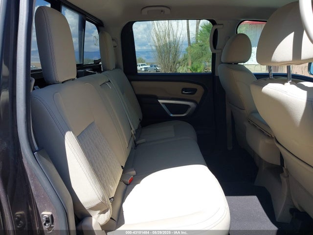1N6AA1EK2HN530676 Nissan 2017