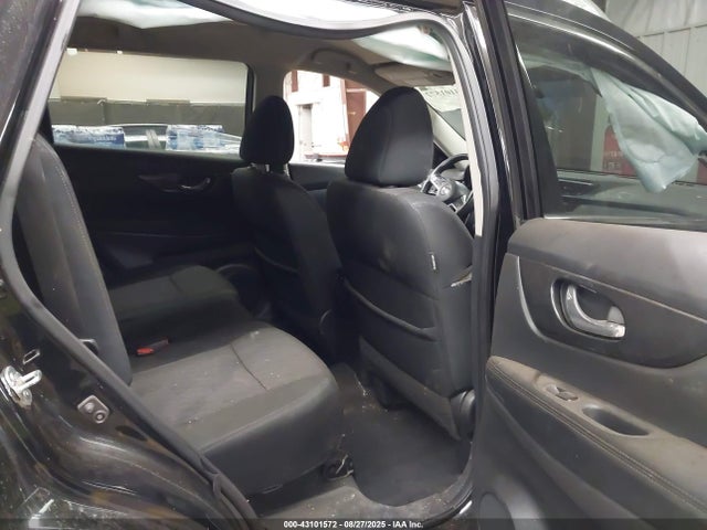5N1AT2MT8HC815886 Nissan 2017