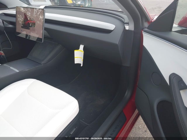 2025 TESLA MODEL 3 5YJ3E1EB8SF017177 Photo 4