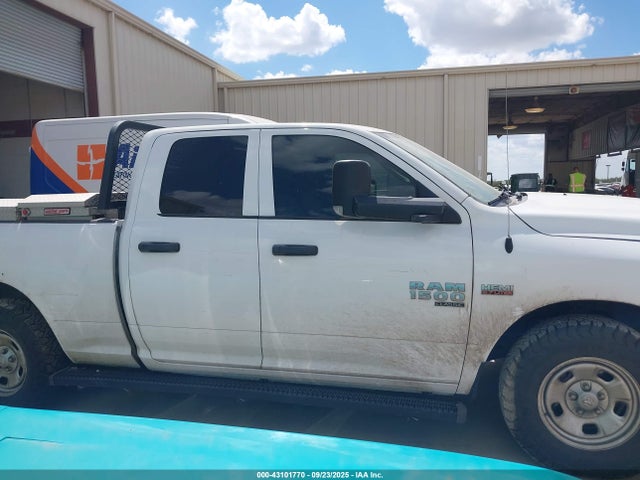 1C6RR7FT4NS140708 RAM 1500 Classic Tradesman 4x4 6&#039;4 Box
