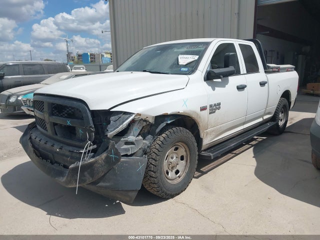1C6RR7FT4NS140708 RAM 1500 Classic Tradesman 4x4 6&#039;4 Box
