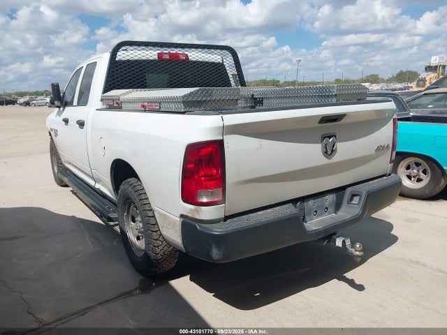 1C6RR7FT4NS140708 RAM 1500 Classic Tradesman 4x4 6&#039;4 Box