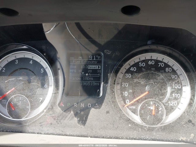 1C6RR7FT4NS140708 RAM 1500 Classic Tradesman 4x4 6&#039;4 Box