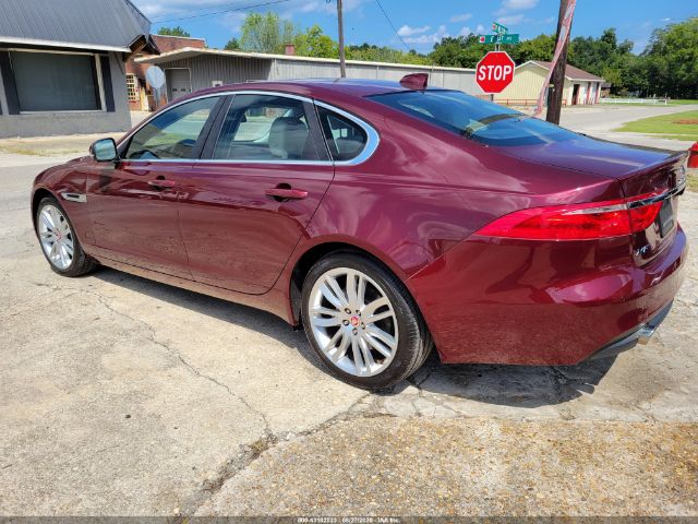 2016 JAGUAR XF SAJBE4BV7GCY11587 Photo 2