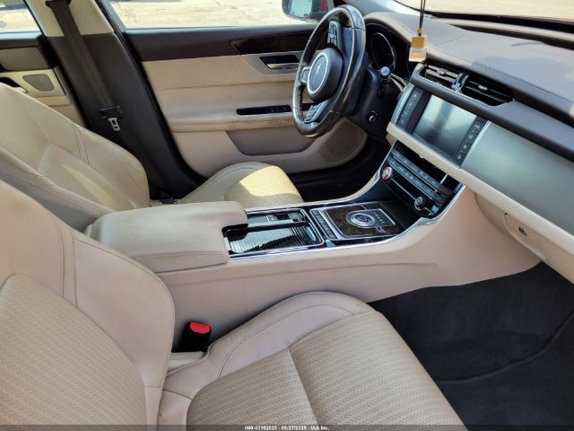 2016 JAGUAR XF SAJBE4BV7GCY11587 Photo 4