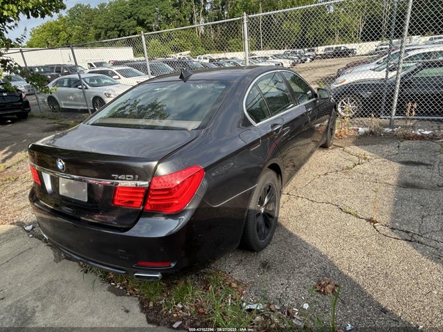 2011 BMW 740I WBAKA4C59BC392172 Photo 3