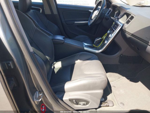 2018 VOLVO S60 YV140MTLXJ2453878 Photo 4