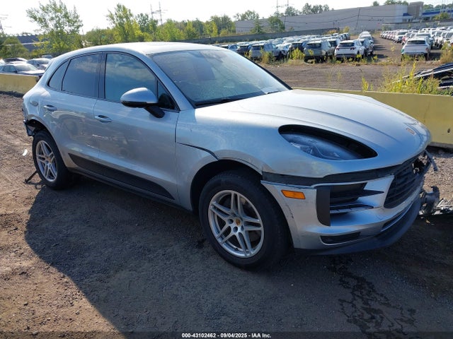 2019 PORSCHE MACAN WP1AA2A52KLB03654 Photo 0