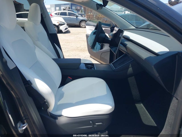 2026 TESLA MODEL Y 7SAYGDED8TA427224 Photo 4