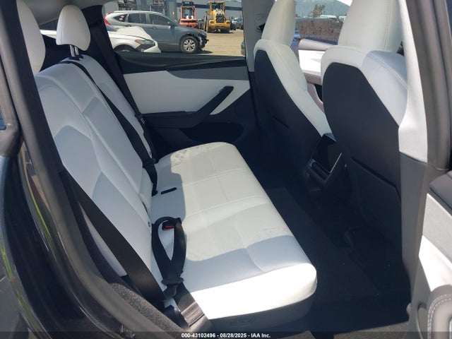 2026 TESLA MODEL Y 7SAYGDED8TA427224 Photo 7