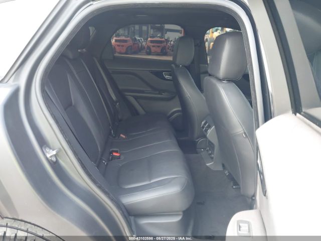 2018 JAGUAR F-PACE SADCJ2FX8JA265520 Photo 7