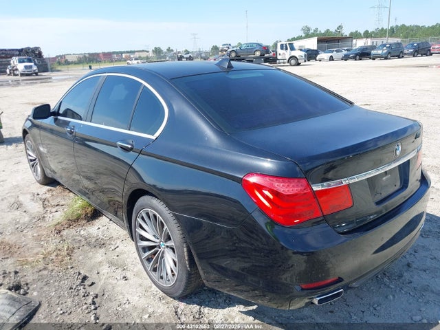 2011 BMW 740I WBAKA4C57BC612747 Photo 2