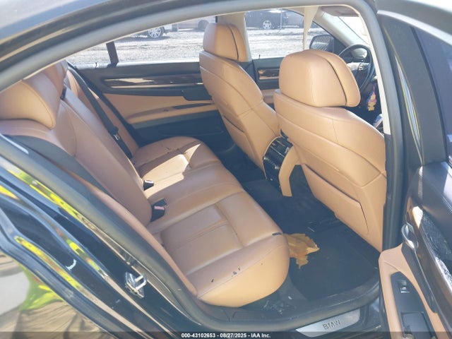 2011 BMW 740I WBAKA4C57BC612747 Photo 7
