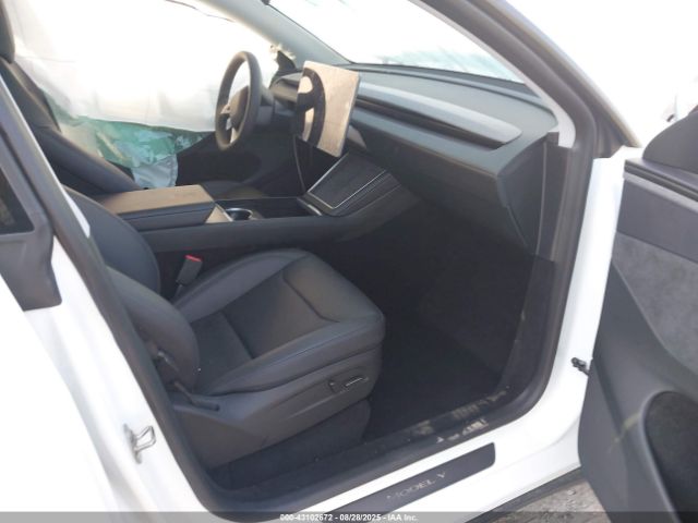 2026 TESLA MODEL Y 7SAYGDEEXTF357639 Photo 4