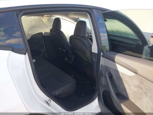 2026 TESLA MODEL Y 7SAYGDEEXTF357639 Photo 7