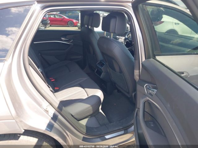 2022 AUDI E-TRON WA1LAAGE9NB010047 Photo 7