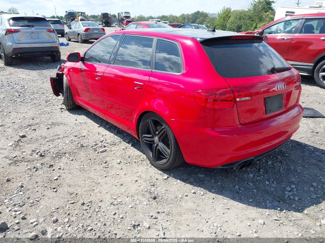 2012 AUDI A3 WAUMFAFM9CA037494 Photo 2