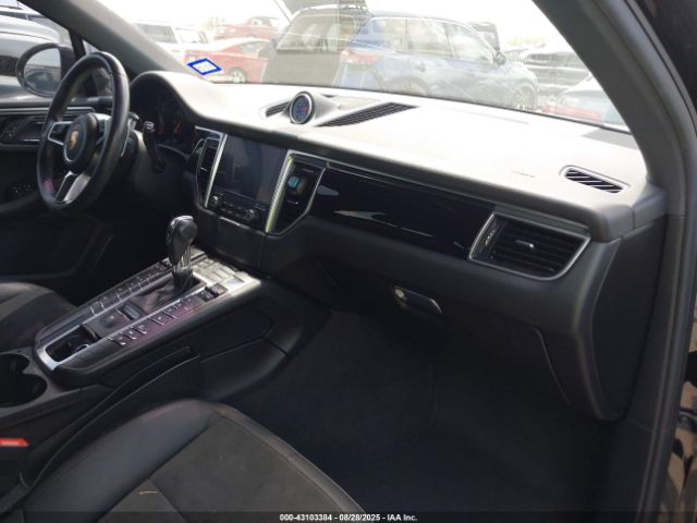 2018 PORSCHE MACAN WP1AA2A5XJLB06817 Photo 4