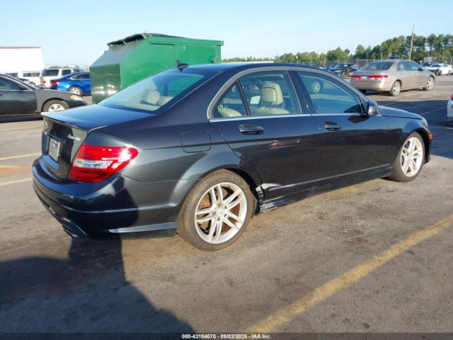 2013 MERCEDES-BENZ C 300 WDDGF8AB2DG133826 Photo 3