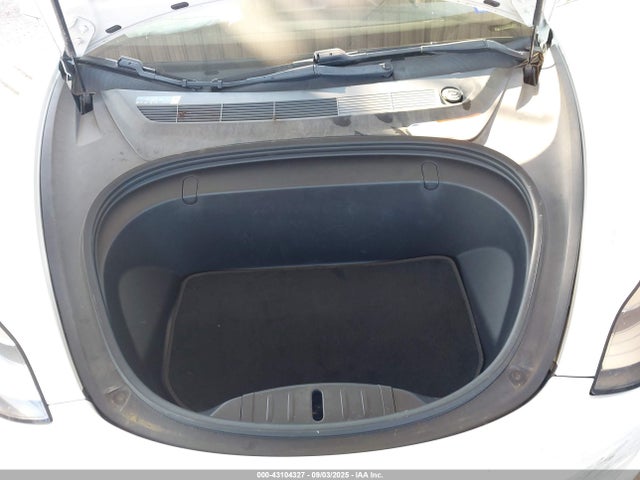 5YJ3E1EA9JF017324 Tesla 2018