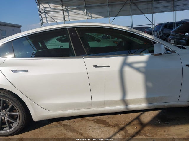 5YJ3E1EA9JF017324 Tesla 2018